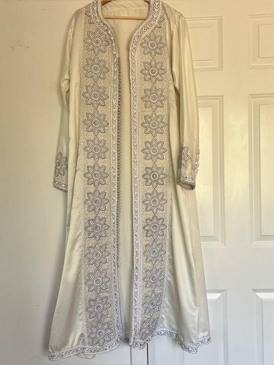 Vintage Dresses & Skirts - Vintage Silk Heavily Embroidered Kaftan/Duster/Robe Open Front Boho Resort Ivory